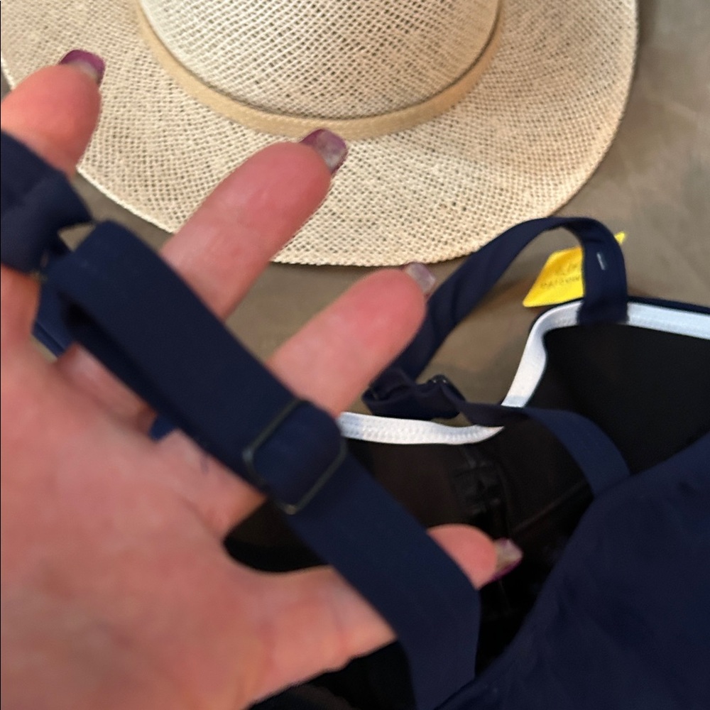 NWT adorable Gottex D cup swimsuit - Picture 6 of 8